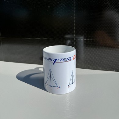 Mug en céramique de haute qualité avec un visuel de L'Hydroptère et L'Hydroptère CH avec un foils - Nantes - Innovation