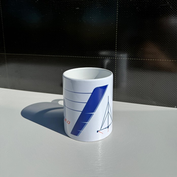 Mug en céramique de haute qualité avec un visuel de L'Hydroptère et L'Hydroptère CH avec un foils - Nantes - Innovation