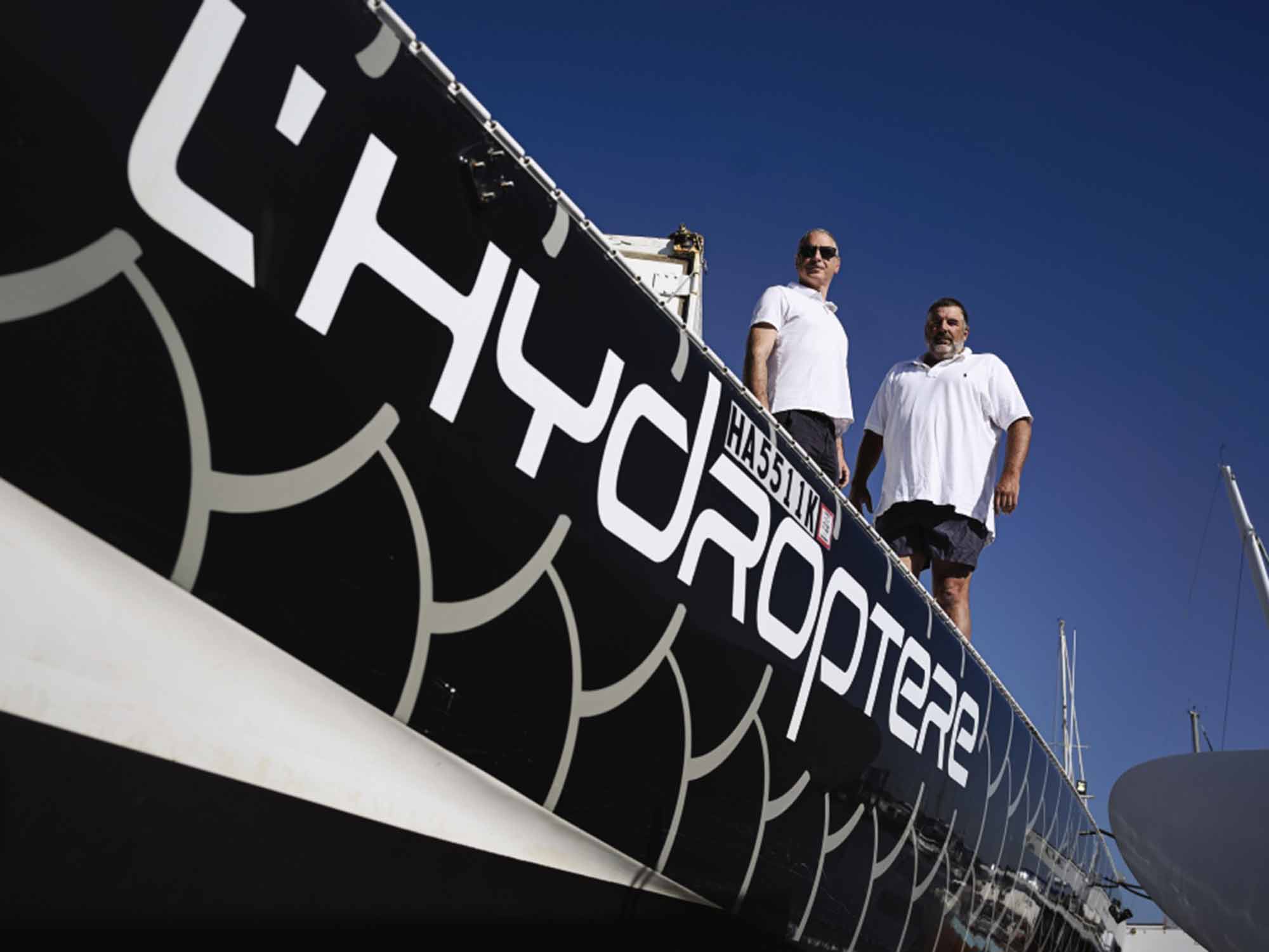 Gabriel Terrasse et Chris Welsh sur L'Hydroptere, le voilier le plus rapide du monde
